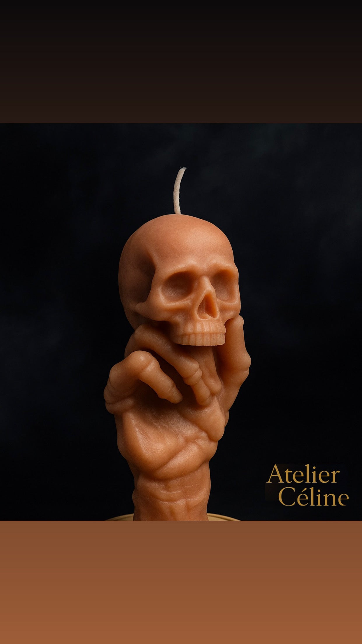 Memento Mori handgegossene Schädelkerze aus Wachs